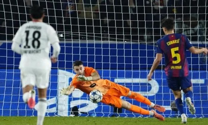 Garcia là lựa chọn số 1 trong khung gỗ Barca hiện tại.