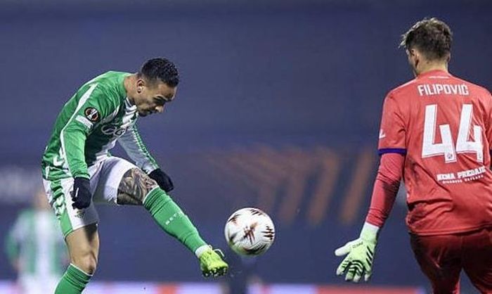 Antony ghi bàn trong trận đấu với Dinamo Zagreb.