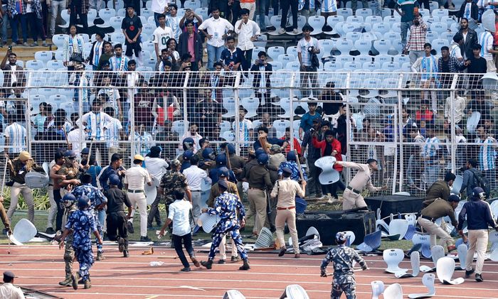 Trước sự việc này, Thủ hiến Tây Bengal, bà Mamata Banerjee, xin lỗi công khai và thông báo mở cuộc điều tra: "Tôi xin lỗi Messi và tất cả người hâm mộ vì sự cố đáng tiếc này". 