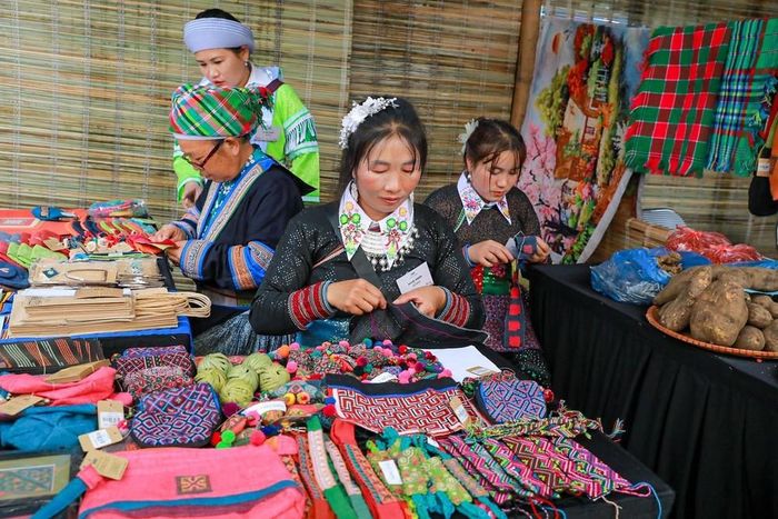 Người Mông trắng (Lào Cai). Ảnh: Khánh Hòa - TTXVN