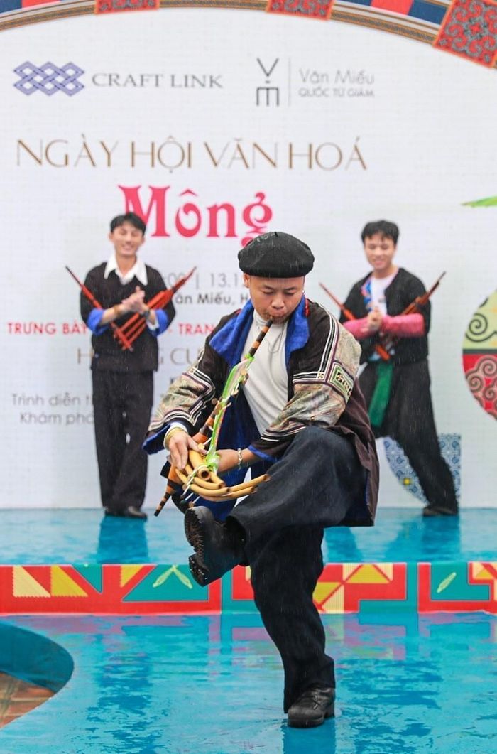 Tiết mục nghệ thuật đặc trưng của đồng bào Mông tại Ngày hội. Ảnh: Khánh Hòa - TTXVN