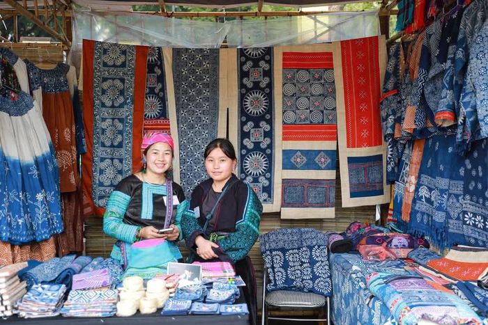 Gian trưng bày của đồng bào Mông xanh (Phú Thọ). Ảnh: Khánh Hòa - TTXVN