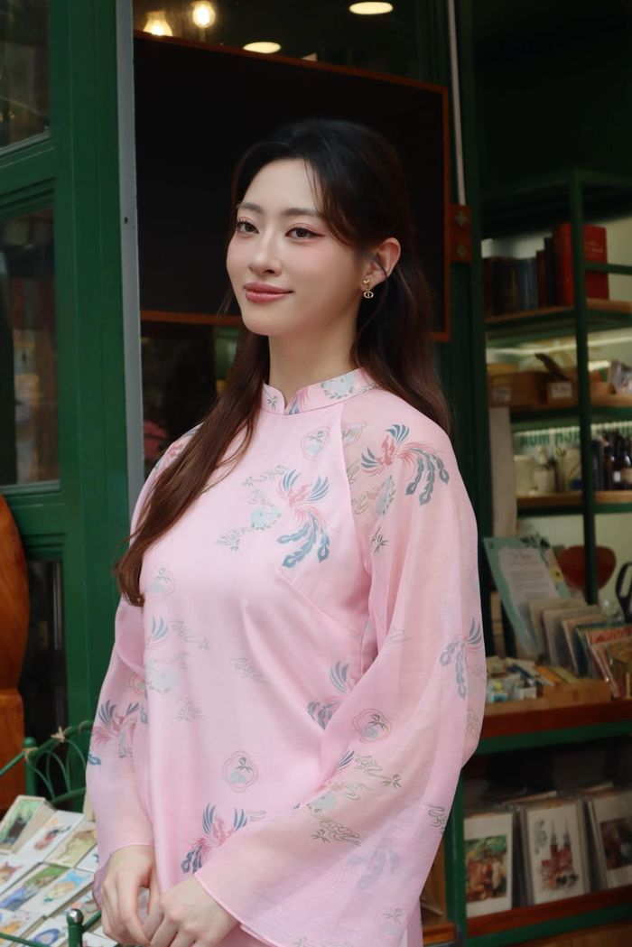 Lương Thùy Linh là một trong những hoa hậu thế hệ mới được nhiều người hâm mộ biết đến.