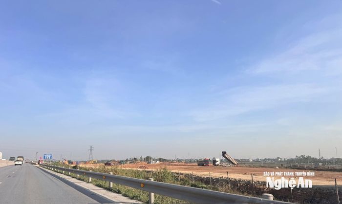 Thi công cống thoát kết nối với hệ thống cống qua cao tốc của Trạm dừng nghỉ. Ảnh: Cơ sở cung cấp