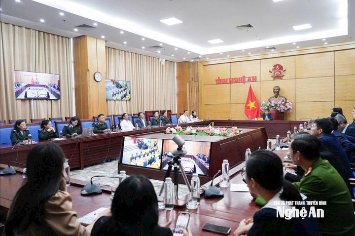Tại điểm cầu Nghệ An, đồng chí Thái Văn Thành - Phó Chủ tịch UBND tỉnh chủ trì. Ảnh: Đ.C