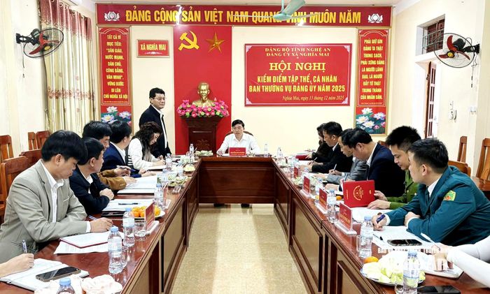 Quang cảnh hội nghị kiểm điểm tập thể và cá nhân Ban Thường vụ Đảng ủy xã Nghĩa Mai.