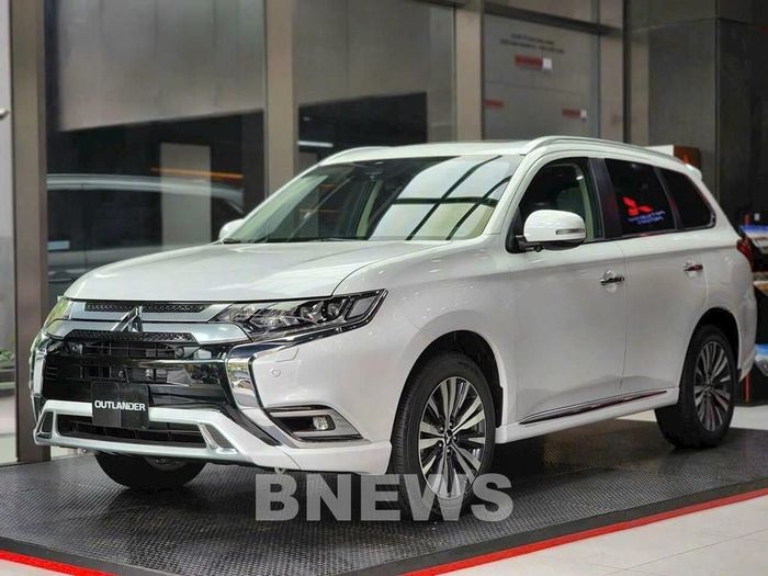 Mẫu SUV 7 chỗ Mitsubishi Outlander trong 2 tháng liên tiếp không có doanh số bán hàng. Ảnh: Văn Xuyên/BNEWS/TTXVN