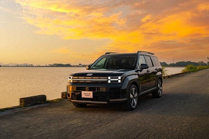 Phần đuôi xe có thiết kế gây nhiều tranh luận nhưng vẫn tạo được dấu ấn riêng.