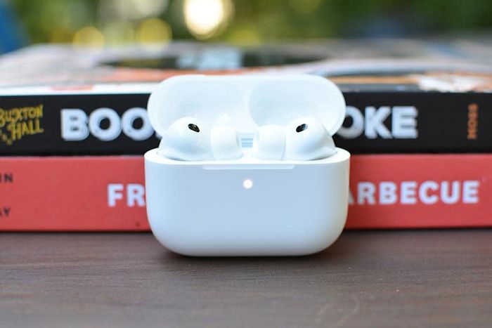 AirPods Pro 3 - nâng cấp hoàn hảo với thiết kế tinh tế, chống ồn vượt trội và giá giảm kỷ lục chỉ còn 199 USD. (Nguồn: Engadget)