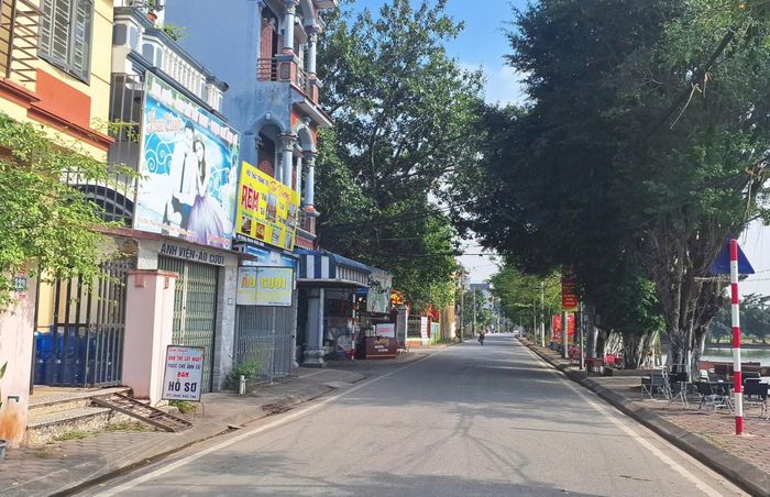 Xã Hồng Sơn đã chủ động xây dựng các mô hình sản xuất, kinh doanh và du lịch phù hợp với đặc thù địa phương, giúp người dân có công ăn việc làm và nguồn thu ổn định. Trong ảnh: Diện mạo làng quê khang tranh ở xã Hồng Sơn. Ảnh: Nguyễn Mai