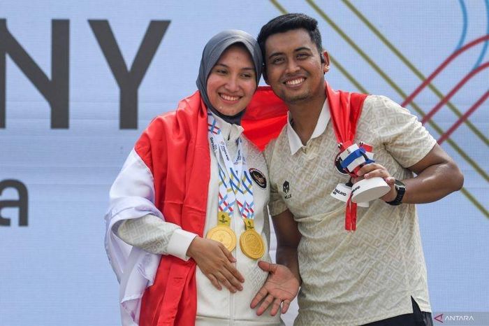 Dewi giành 2 HCV khi đang mang thai 4 tháng - Ảnh Antara.