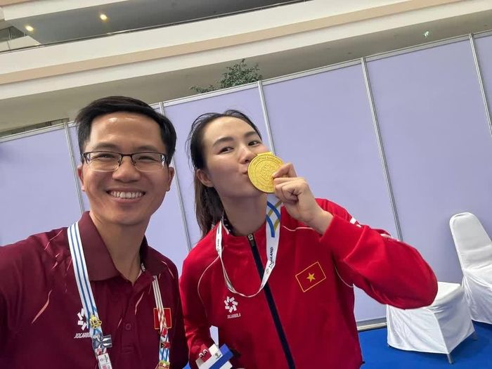 Đinh Thị Hương mang về tấm huy chương vàng nội dung Kumite hạng dưới 68kg nữ ở SEA Games 2025 Ảnh FBNV.