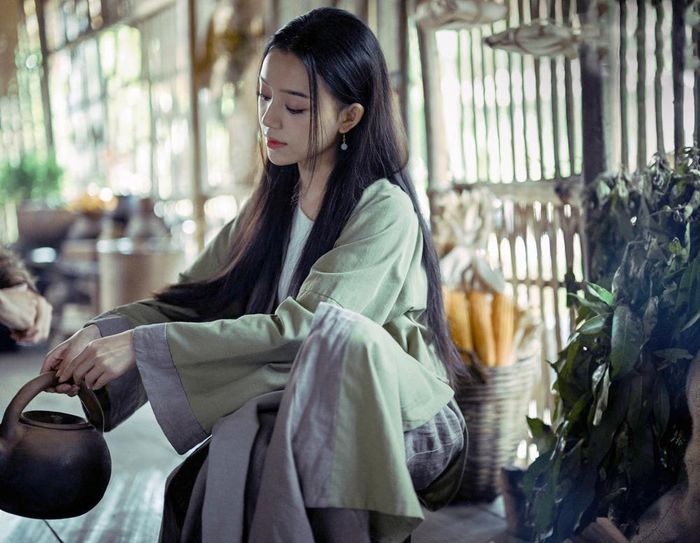 Hoàng Linh Chi được xem là “phát hiện đặc biệt” khi vào vai cô đồng Trúc Anh