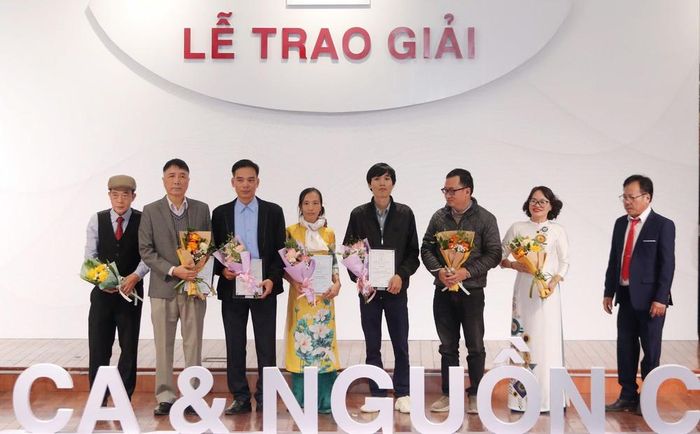 Các tác giả đoạt giải B. Ảnh: Khiếu Minh