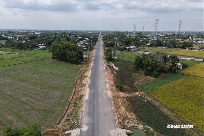 Đường Hồ Chí Minh đoạn Chơn Thành - Đức Hòa đi qua 4 tỉnh thuộc Vùng kinh tế trọng điểm phía Nam gồm Bình Phước (cũ), Bình Dương (Cũ), Tây Ninh và Long An.