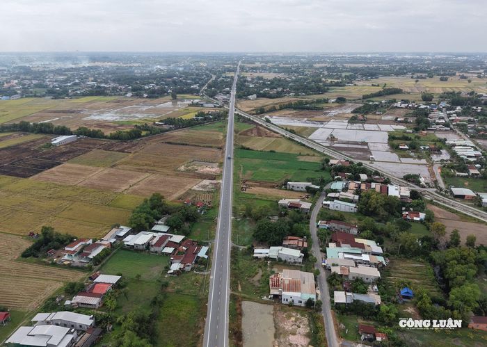 Nhiều phương tiện đã di chuyển trên tuyến.