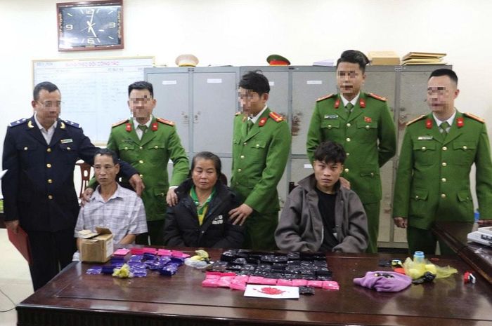03 đối tượng và tang vật vụ án. Ảnh: Phan Tuyết
