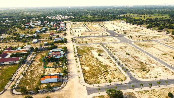 Quy hoạch hạ tầng đồng bộ để thu hút đầu tư, phát triển kinh tế hài hòa và bảo tồn văn hóa làng. Ảnh: Châu Thành