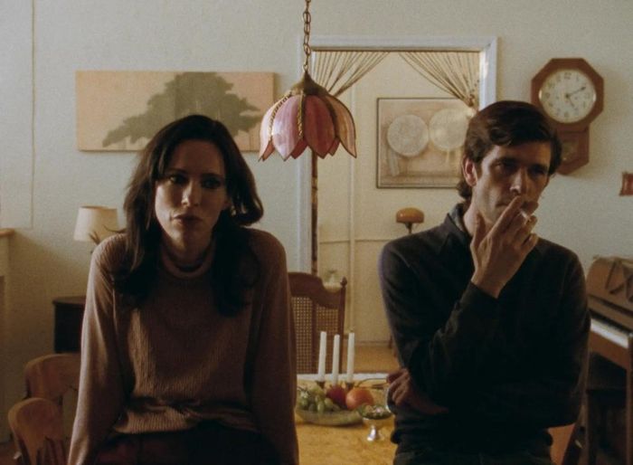 Ben Whishaw và Rebecca Hall trong phim "Peter Hujar's Day". Ảnh: Janus Films 