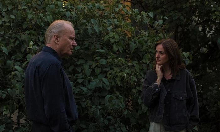 Renate Reinsve và Stellan Skarsgård vào vai cha và con gái trong "Sentimental Value"