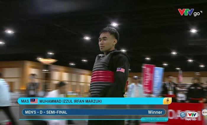 Muhammad Marzuki ăn mừng phấn khích sau khi được xử thắng