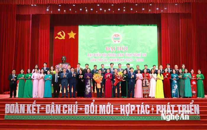 Ra mắt Ban Chấp hành Hội Nông dân tỉnh Nghệ An khóa XI, nhiệm kỳ 2025 - 2030. Ảnh: T.P