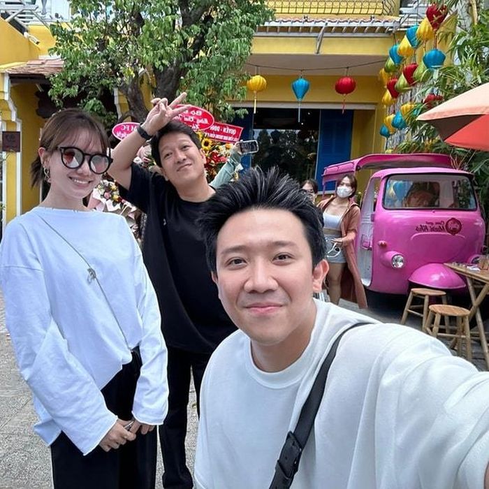 Vợ chồng Trấn Thành - Hari Won vẫn thường xuyên có mặt trong những dịp quan trọng của Trường Giang. Ảnh: FBNV