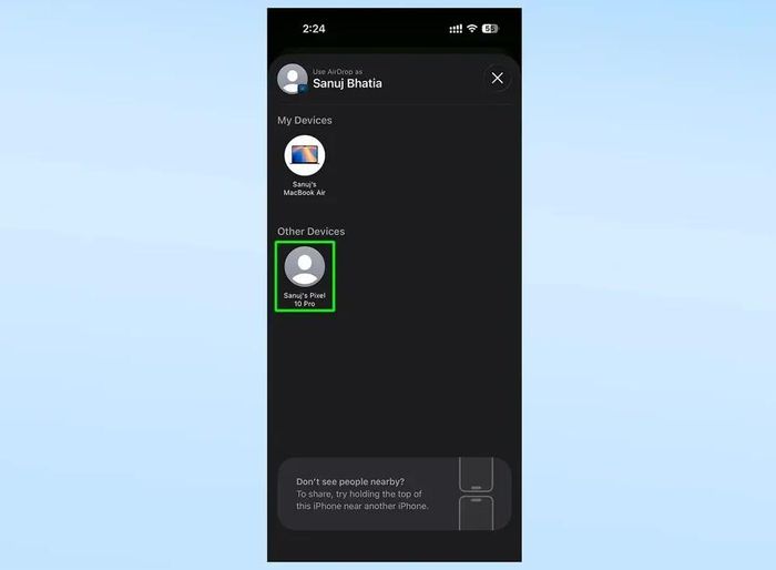 Chọn Pixel 10 từ danh sách thiết bị AirDrop trên iPhone.