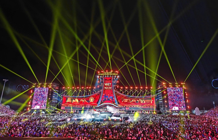 Chương trình nghệ thuật "Hạ Long 2025 – Hào khí di sản, bừng sáng tương lai" tại Quảng Ninh. Ảnh: Ban xúc tiến đầu tư thương mại và du lịch tỉnh Quảng Ninh.