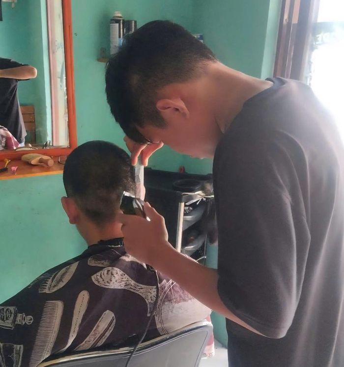 Đ. đã có nghề và được giữ lại tiệm nhưng vẫn nhận được sự đồng hành của thầy cô tại trung tâm.