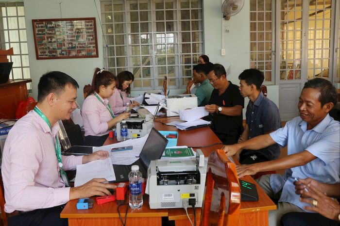 NHCSXH Đắk R'lấp giao dịch với người dân xã Quảng Tín