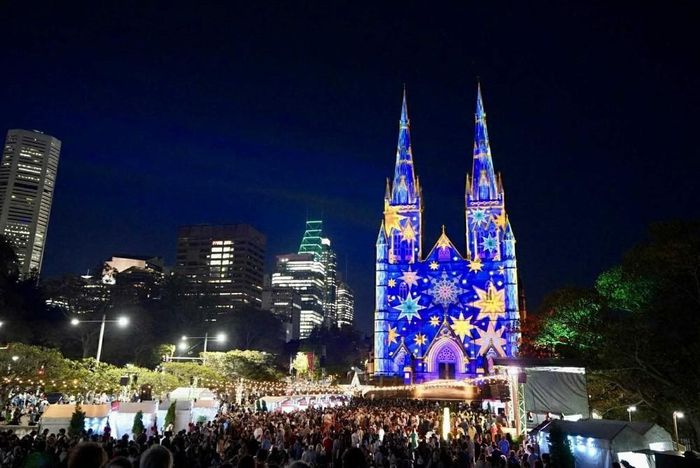 Nhà thờ St Mary’s lớn nhất ở thành phố Sydney nổi bật giữa lòng thành phố, thu hút đông du khách đến chiêm ngưỡng. Ảnh: Thanh Tú – PV TTXVN tại Australia