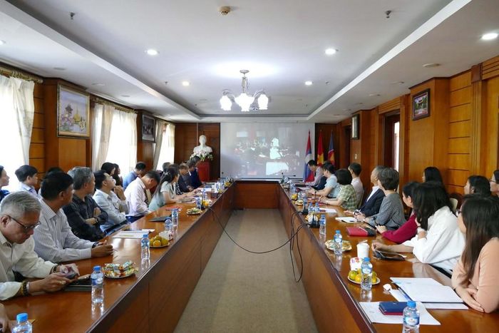 Các đại biểu tham dự sự kiện lắng nghe “Bản giao hưởng Hồng Hà - Mekong”, khúc tráng ca tình hữu nghị Việt - Lào. Ảnh: Xuân Tú - PV TTXVN tại Lào