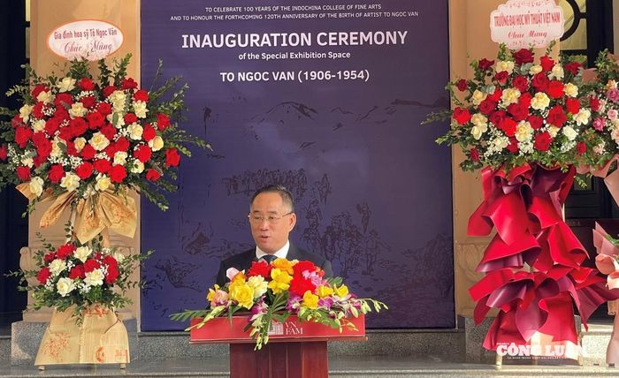 Ông Nguyễn Anh Minh, Giám đốc Bảo tàng Mỹ thuật Việt Nam phát biểu khai mạc tại không gian trưng bày Chuyên đề đặc biệt về họa sĩ, liệt sĩ Tô Ngọc Vân (1906 - 1954).
