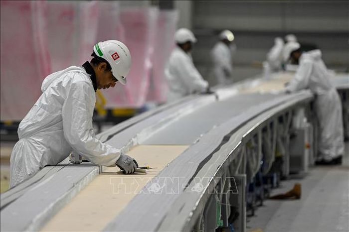 Công nhân làm việc tại một nhà máy ở Mundra, Ấn Độ. Ảnh tư liệu: AFP/TTXVN