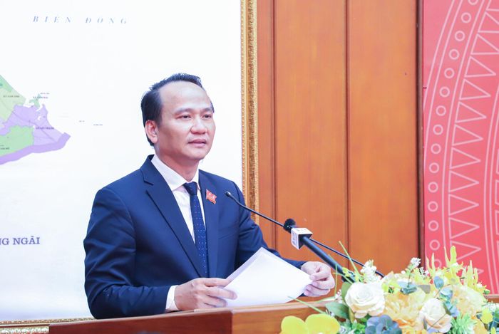Phó Bí thư Thường trực Thành ủy Nguyễn Đình Vĩnh phát biểu tại hội nghị. Ảnh: NGỌC PHÚ