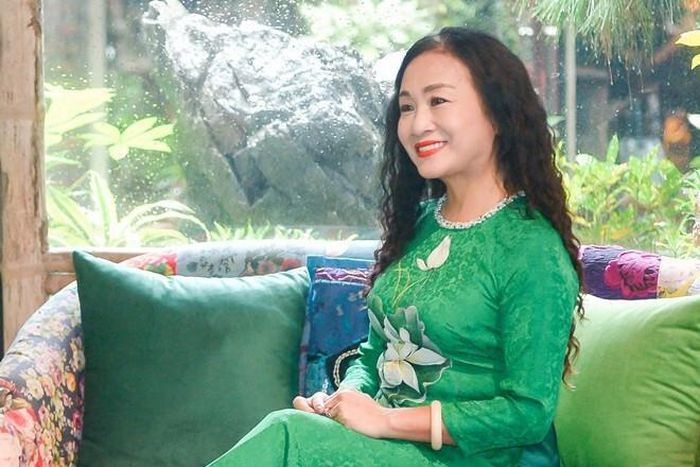 NSND Vi Hoa được mệnh danh “chim sơn ca của núi rừng Tây Bắc”, "Sơn ca miền biên cương".
