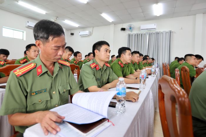 CBCS Công an xã Hiệp Phước biểu thị quyết tâm cao, hưởng ứng mạnh mẽ phong trào thi đua "Vì an ninh Tổ quốc" năm 2026