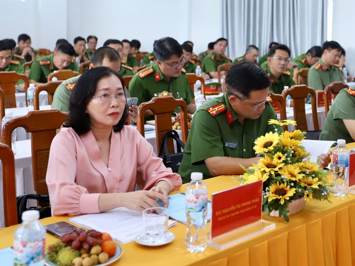 Các đại biểu tham dự Hội nghị Tổng kết công tác năm 2025 tại trụ sở Công an xã Hiệp Phước