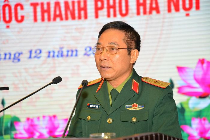 Thiếu tướng Nguyễn Khắc Nhân, Phó Chính ủy Bộ Tư lệnh Thủ đô Hà Nội phát biểu tại buổi lễ. Ảnh: Thạch Tây