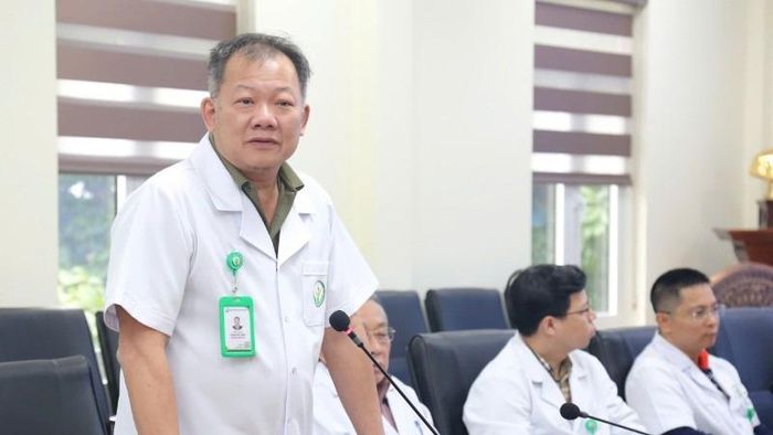 PGS.TS Dương Đức Hùng - Giám đốc Bệnh viện Hữu nghị Việt Đức thông tin: Nhiều bác sĩ của bệnh viện được tuyển từ 6-7 năm nay đã trải qua quá trình đào tạo thực chiến tại bệnh viện và hiện đủ năng lực đảm nhận nhiệm vụ ở cơ sở 2.