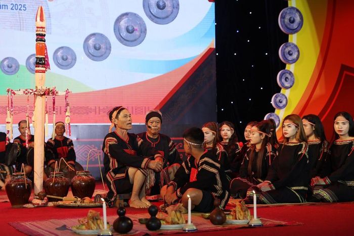 Tái hiện nghi lễ truyền thống của đồng bào Ê Đê trên Cao nguyên Đắk Lắk. Ảnh: Tuấn Anh - TTXVN