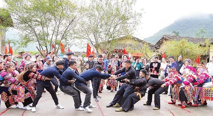  Phần hội diễn ra với nhiều trò chơi dân gian đặc sắc. 