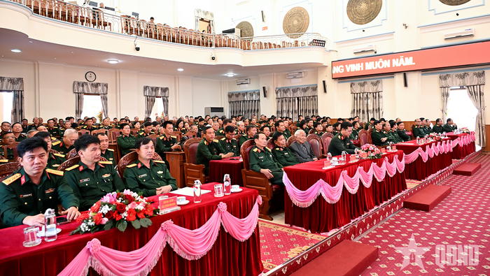 Các đại biểu dự buổi gặp mặt. 
