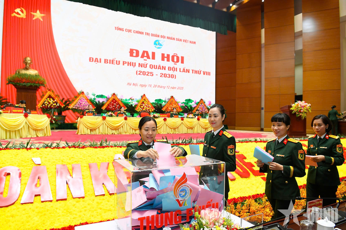 Các đại biểu tiến hành bỏ phiếu bầu Đoàn đại biểu đi dự Đại hội đại biểu Phụ nữ toàn quốc lần thứ XIV, nhiệm kỳ 2026-2031. 