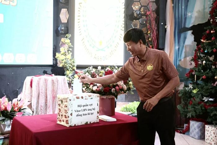 Lễ quyên góp ủng hộ đồng bào bị thiệt hại do thiên tai.