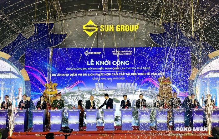 Các đại biểu là lãnh đạo Trung ương, địa phương và chủ đầu tư bấm nút khởi động Dự án.