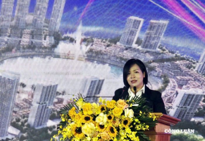 Bà Nguyễn Thái Hoài Anh, Phó Tổng Giám đốc Tập đoàn Sun Group (đại diện chủ đầu tư dự án) phát biểu tại lễ khởi công.