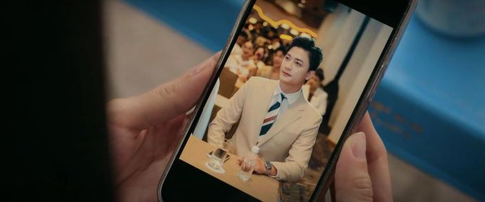 Người con trai mà Thư sắp đi gặp rất đẹp trai và đĩnh đạc.