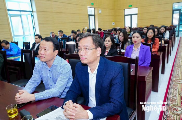 Đại diện lãnh đạo các sở, ngành tham dự tại điểm cầu Nghệ An. Ảnh: TL
